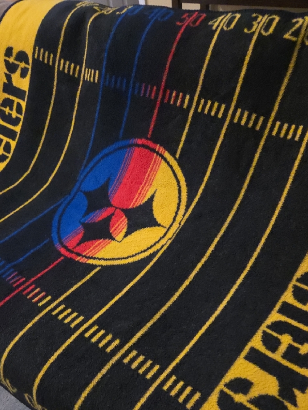 Pittsburgh Steelers Yellow & Black Throw Blanket ❤️ - Picture 4 of 7